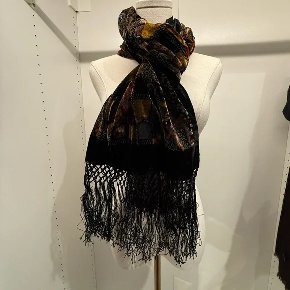 Elegant Multicolor Patterned Shawl - Picture 5 of 8